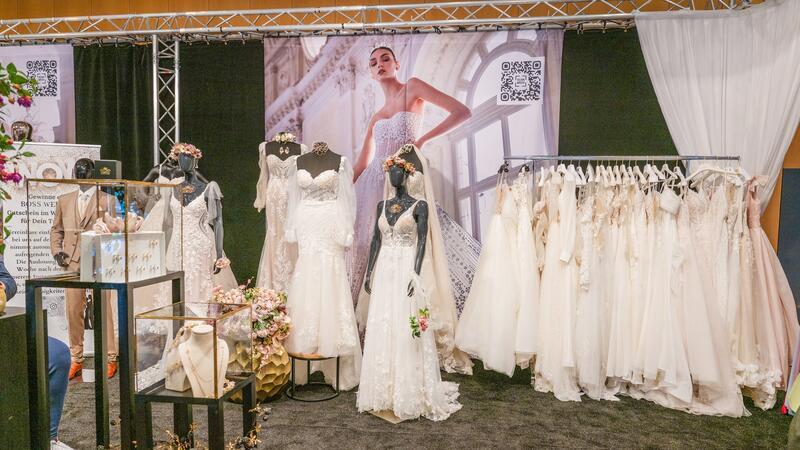 Auf der Hochzeitsmesse im Stadeum gibt es Brautkleider und vieles mehr für den „schönsten Tag des Lebens“.