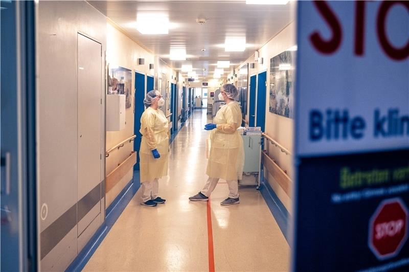 Weiterer Todesfall, mehr Klinikpatienten, höhere Inzidenz: Die Corona-Lage im Kreis Stade Auf der Isolierstation im Elbe Klinikum Stade. Foto: Daniel Hajduk