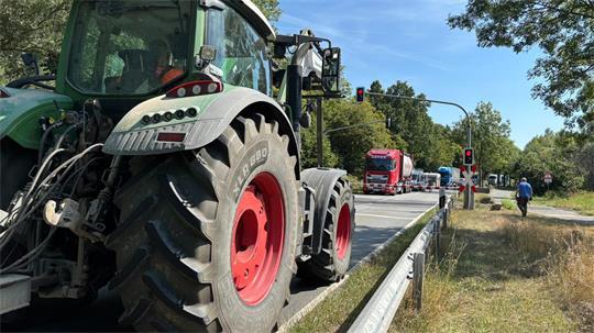 Auf der Landesstraße 111 bei Stade ging stundenlang nichts mehr.