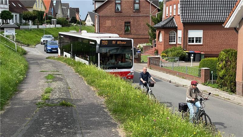 HVV: Mit dem Fahrrad durch den Elbtunnel Auf der Linie 150 (Cranz - Altona) ist jetzt auch die Fahrradmitnahme durch den neuen Elbtunnel erlaubt.