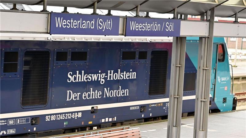 Auf der Marschbahn zwischen Hamburg und Westerland fährt die Deutsche Bahn jetzt wieder nach Plan. (Archivbild)