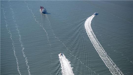 Auf der Nordsee ist viel Schiffsverkehr unterwegs. (Symbolbild)