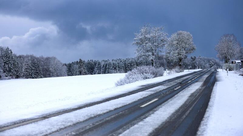 Schnee in Süddeutschland: Bis zu zehn Zentimetern gemessen Auf der Schwäbischen Alb hat es über Nacht geschneit - ab 700 Metern blieb der Schnee sogar liegen.