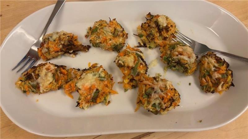 Neu in Buxtehude und wenig Kontakte? Dieser Trend soll Abhilfe schaffen Auf der Speisekarte bei der Premiere des Neubürger-Dinners an der VHS Buxtehude: Klöße aus Zucchini und Kartoffeln.