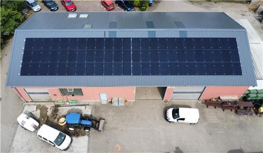 Auf der Südseite des Satteldachs hat die Genossenschaft eine 144 Quadratmeter große Solaranlage installieren lassen.