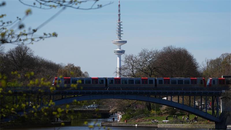 Auf der U-Bahnlinie U3 wird bis zum 27. November zwischen den Stationen Berliner Tor und Barmbek gebaut. (Archivbild)