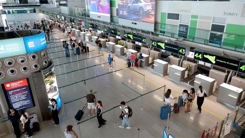 Auf der Webseite des Airports auf der Mittelmeerinsel Sizilien werden nur noch wenige Flüge als gestrichen angezeigt. (Archivbild)