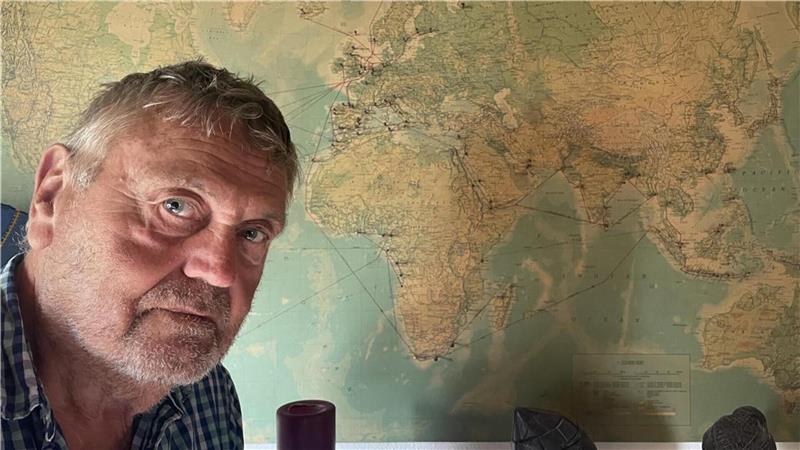 Mit dem Schlauchboot über die Nordsee: Eine verrückte Reise nach Helgoland Auf der Weltkarte hat Horst Wittenberg die Länder markiert, die er in seiner Berufslaufbahn als leitender Schiffsingenieur besucht hat.