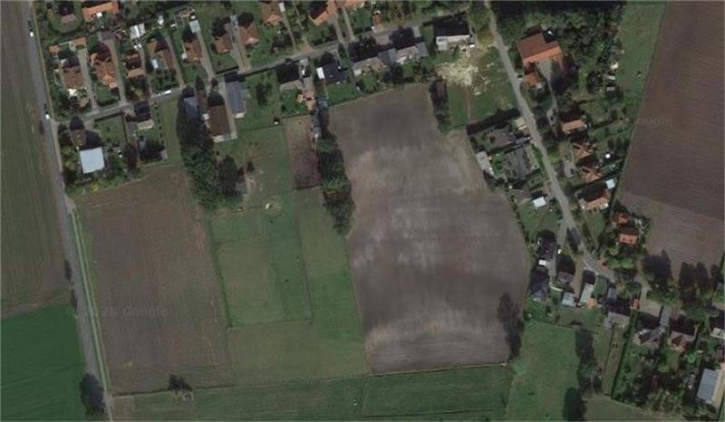 Auf der freien Fläche rechts im Bild, östlich der Straße „Kötnerende“ und südlich der Straße „Im Buschberge“, sollen 22 Baugrundstücke entstehen. Foto: googlemaps