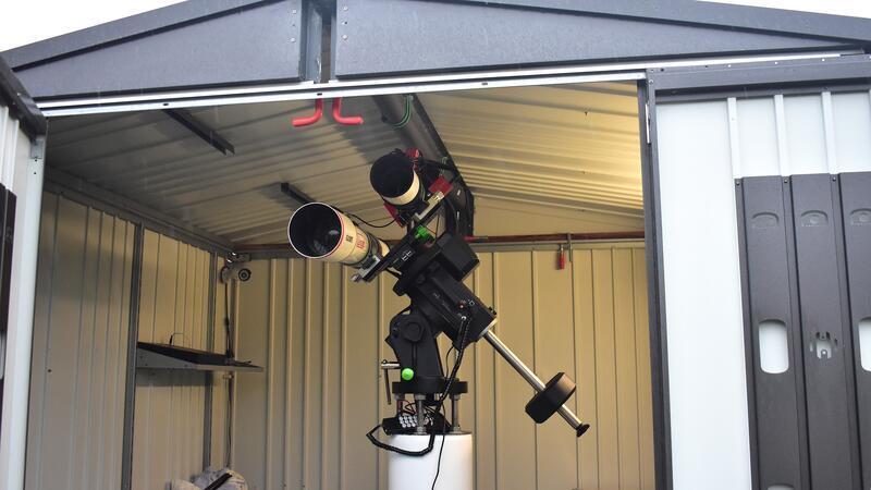 Naturschauspiel am Nachthimmel: Altländer erklärt das Geminiden-Spektakel Zwei Teleskope auf einer Montierung in Johannes Lüths Sternwarte.