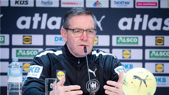 Auf die deutschen Handballer um Bundestrainer Alfred Gislason wartet gegen Frankreich ein Endspiel ums EM-Halbfinale. 