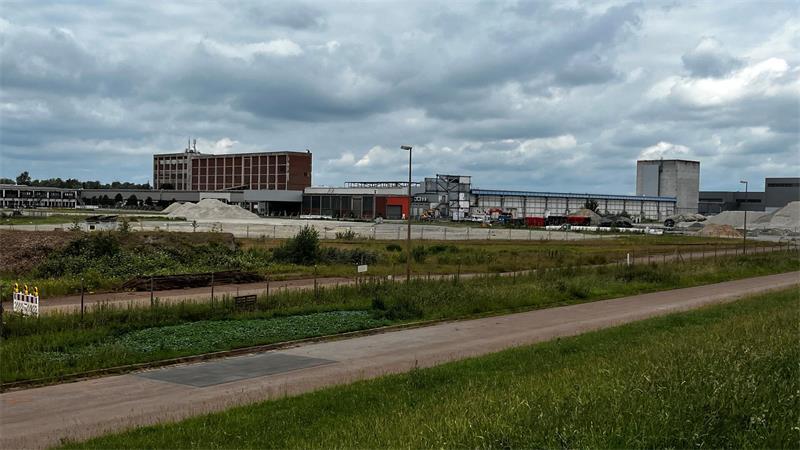 Auf diesem Gelände im Industriepark Bützfleth, wo vor einigen Jahren eine Müllverbrennungsanlage entstehen sollte, plant die Firma Hansekraft nun ein Holzkraftwerk.