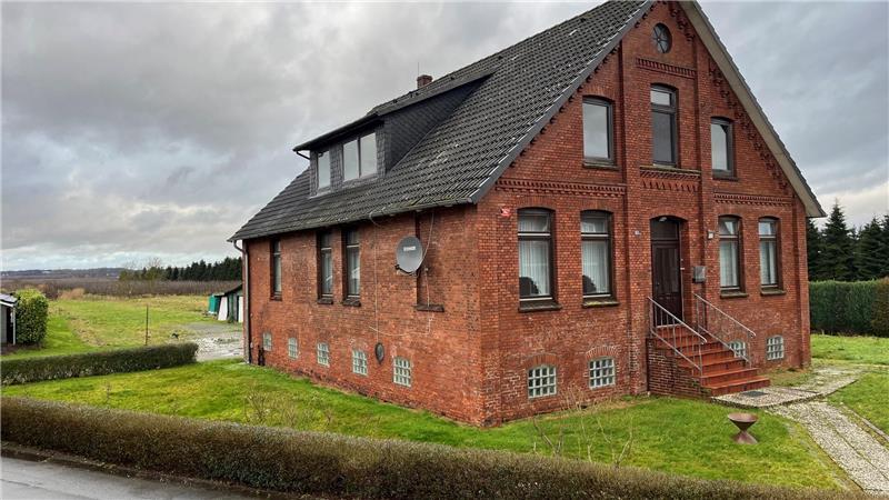 Trotz leerer Kassen: Wo die Samtgemeinde Lühe kräftig investieren will Auf diesem Grundstück in Guderhandviertel könnte ein neuer Sportplatz entstehen.