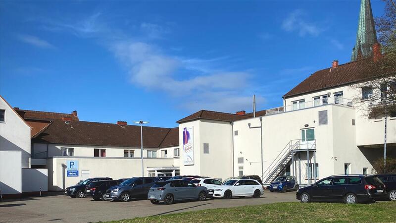 Auf diesem Parkplatz in Bremerhaven sollen die Schüsse gefallen sein.