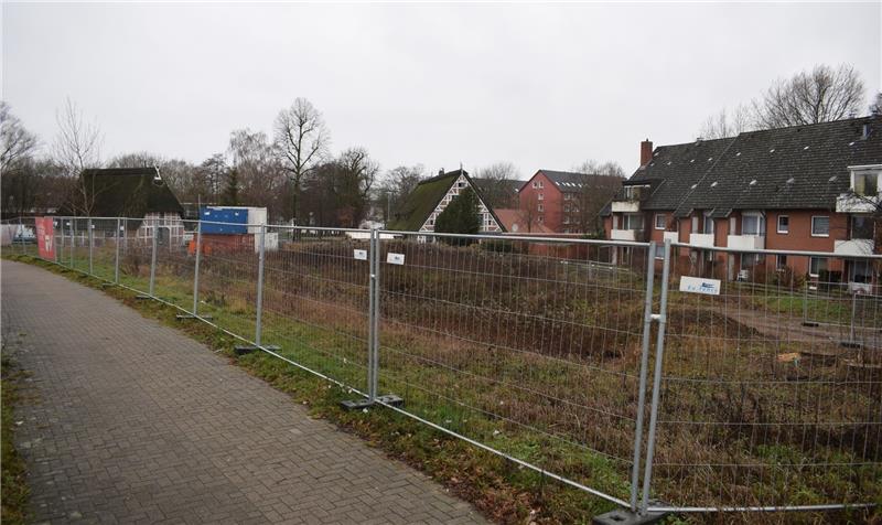 Auf diesem bisher unbebauten Gelände an der Lüneburger Schanze sollen 24 neue Wohnungen entstehen. Foto Wisser
