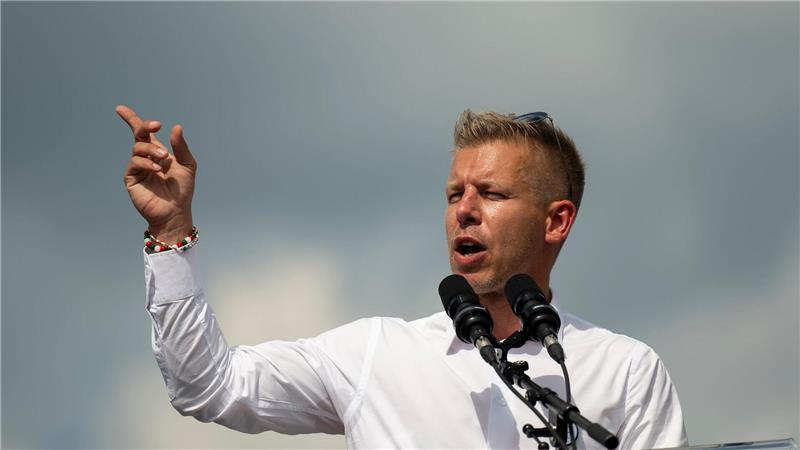 Auf diesen Mann setzen viele Gegner von Orban in Brüssel: Peter Magyar ist der wichtigste Herausforderer bei der Parlamentswahl am 12. April. (Archivbild)