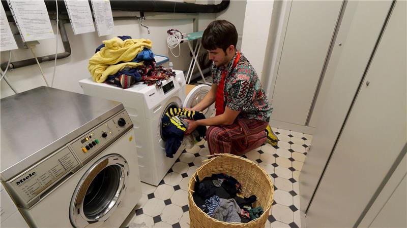 Er lebt in „Deutschlands kleinstem Studentenwohnheim“ Auf drei Etagen spielt sich das Leben ab.