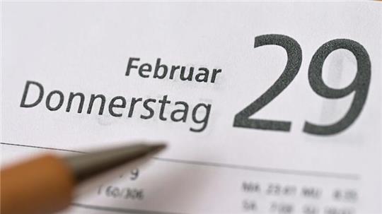 Auf einem Kalenderblatt steht das Datum Donnerstag 29. Februar 2024.