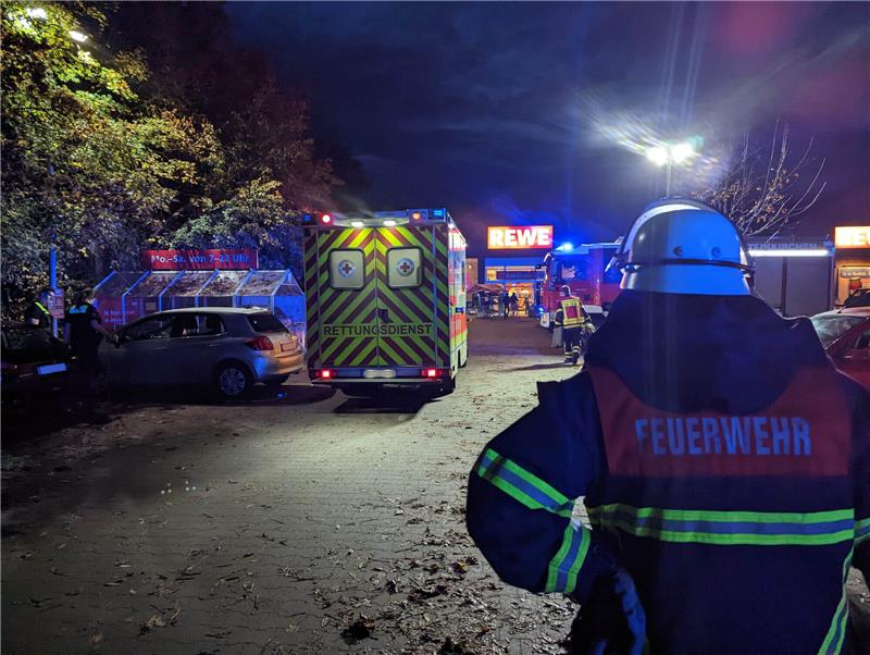 Junge in Steinkirchen auf Rewe-Parkplatz angefahren Auf einem Supermarkt-Parkplatz in Steinkirchen wurde ein Kind angefahren. Foto: Battmer