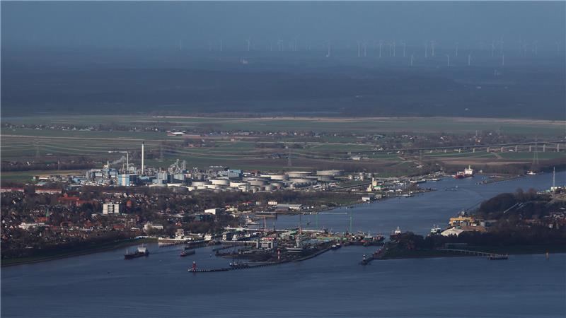 Auf einem Tanker in Brunsbüttel ist eine giftige Substanz ausgetreten. (Symbolbild)