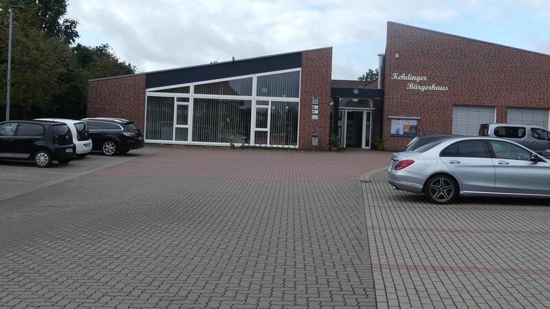 Auf einem Teil der gemeindeeigenen Parkfläche vor dem Kehdinger Bürgerhaus an der Sietwender Straße in Drochtersen veranstaltet die AfD ein Bürgerfest.