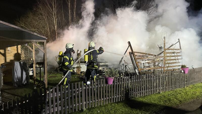 Auf einem Zevener Campingplatz stand in der Silvesternacht ein Mobilheim in Flammen.