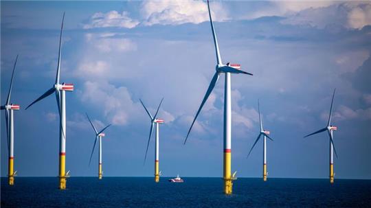 Auf einem neuen Campus soll der Einsatz von Drohnen für Offshore-Windkraftanlagen erforscht werden. (Archivfoto)