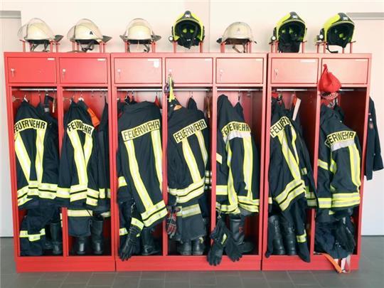 Auf einem rund 7000 Quadratmeter großen Grundstück im Loher Weg erhält die Feuerwehr Deinste ihren Neubau. Symbolbild: dpa