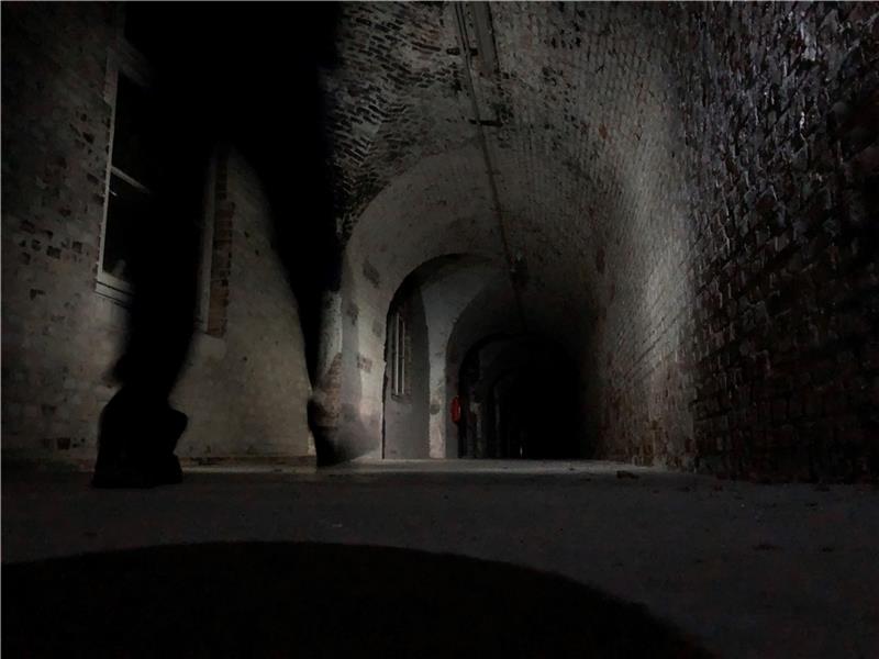 Auf einer Fläche von 24.500 Quadratmetern bauten die Preußen die Festung Grauerort. Das gesamte Areal ist 46.000 Quadratmeter groß. Spektakulär sind die Gewölbe bei Nacht.