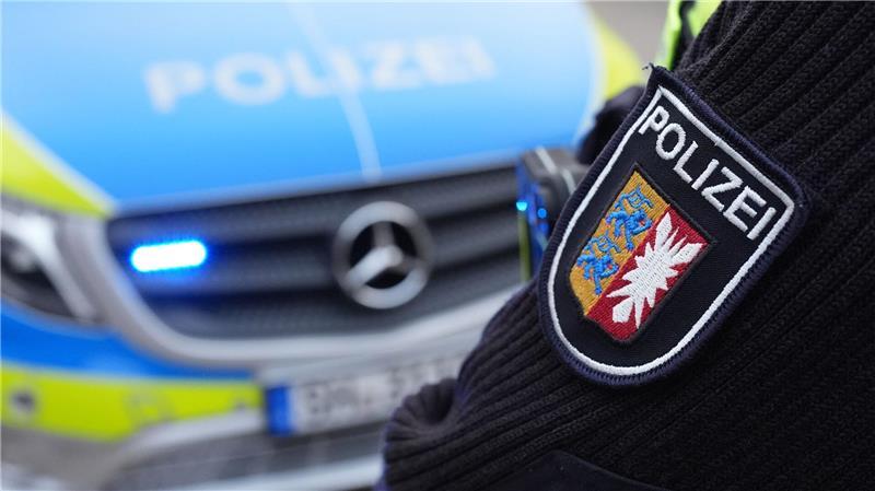 Auf einer Straße in Lübeck wurde eine lebensgefährlich verletzte Frau gefunden. (Symbolbild)