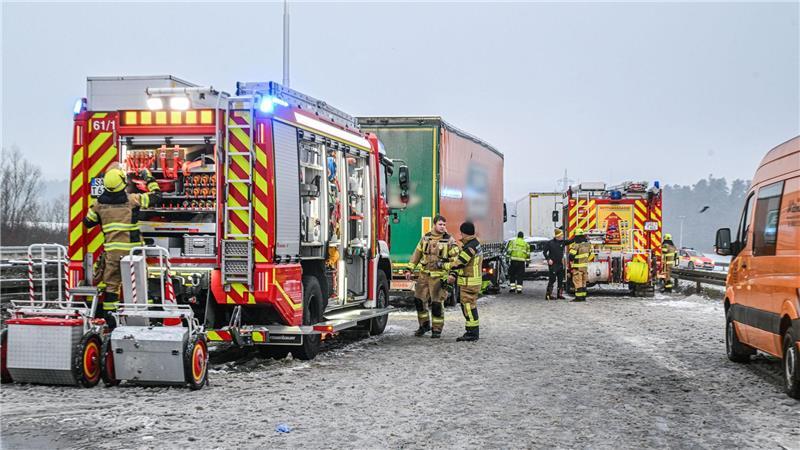 Auf glatten Straßen gab es zahlreiche Unfälle.