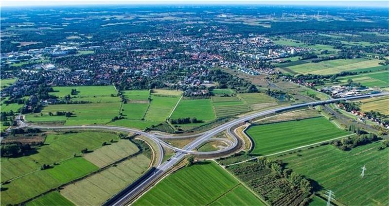 Auf ihrem Weg entlang der Hamburger Stadtgrenzen sind die Flieger auch über dem Alten Land unterwegs. (Symbolbild)