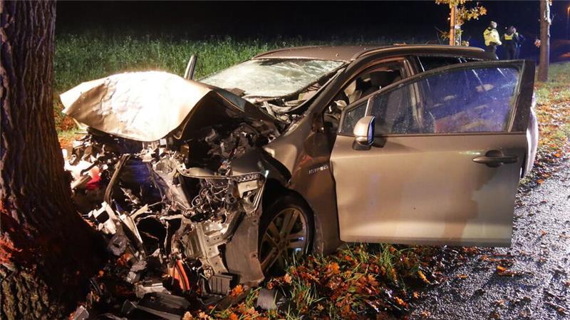 Tödlicher Unfall in der Wingst - 56-Jährige stirbt Auf ihrem Weg von der Wingst in Richtung Weißenmoor verlor eine 56-jährige Frau aus Cadenberge die Kontrolle über ihr Fahrzeug.