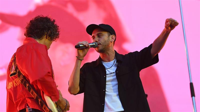 Auf seinem Konzert sagte Clueso: „Es ist keine Selbstverständlichkeit, dass ihr hier seid. Lasst uns einfach zeigen, was Musik kann, im Herzen der Stadt, in Erfurt City.“