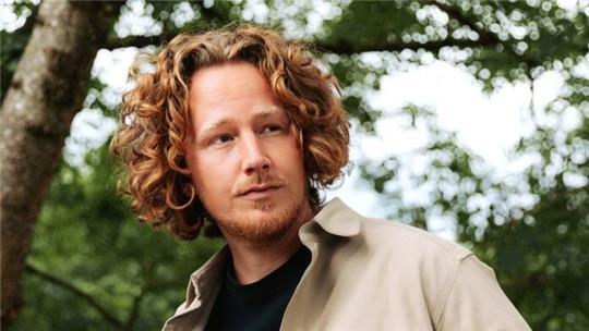 Auf seiner Tour stoppt der Musiker und Wahl-Buxtehuder Michael Schulte in Stade.