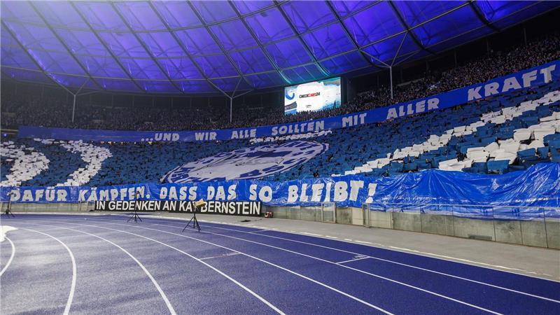 Eskalation bei Hertha-Spiel: Rassismusvorwurf gegen Polizist Auf so eine Unterstützung hofft Hertha am Sonntag. (Archivbild)