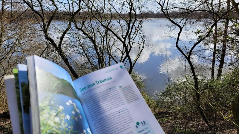 Auf zum Stoteler See: Mit dem Wanderreiseführer "Wandern für die Seele. Zwischen Elbe und Weser" von Birgit Ewe lassen sich bekannte und versteckte Wege neu entdecken.