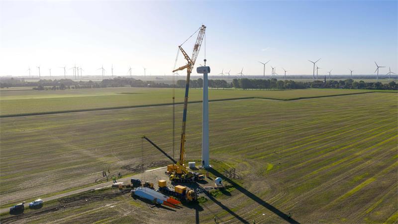 Aufbau der neuen Anlage Opus 3 im DLR-Forschungswindpark Krummendeich.