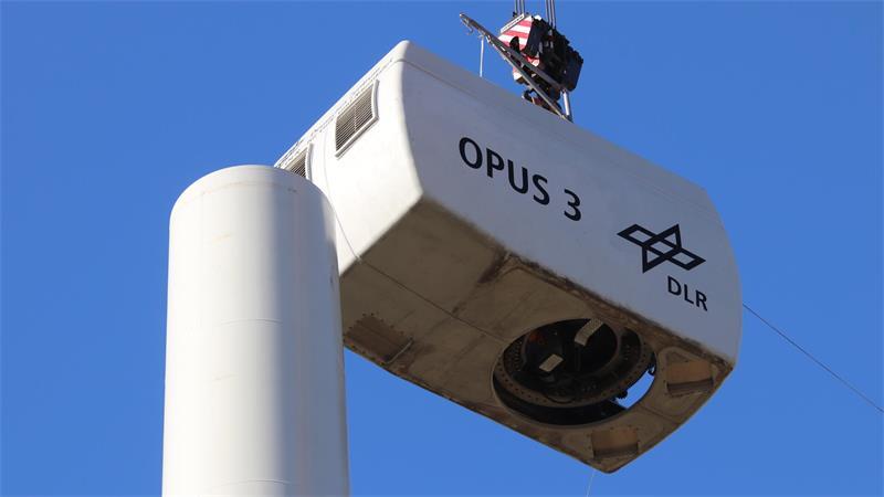 29 Tonnen am Haken: In Krummendeich entsteht ein begehrtes Forschungsobjekt Aufbau der neuen Anlage Opus 3 im DLR-Forschungswindpark Krummendeich.