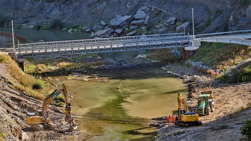 Aufbauarbeiten nach der Ahrtal-Flut. Hochwasser hemmen die wirtschaftliche Entwicklung. (Archivbild) 
