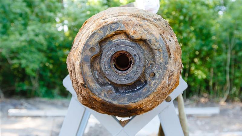 Aufgrund der Entschärfung einer Weltkriegsbombe kommt es auch zu Straßensperrungen. (Symbolbild)