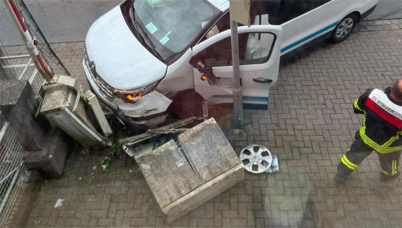 Aufgrund der starken Schäden ist die Schrankenanlage der Estebrücke defekt.