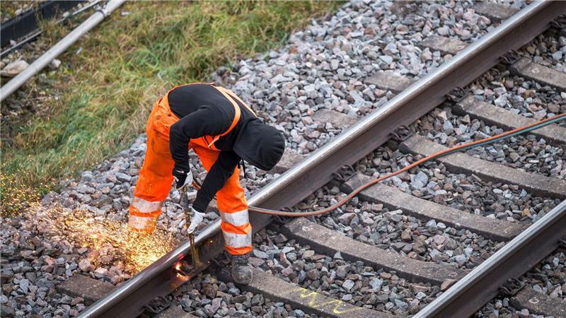 Aufgrund des schlechten Zustands des Schienennetzes wird derzeit so viel gebaut wie nie. (Archivbild)