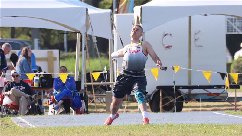 Buxtehuder Olaf Schumann wird Speerwurf-Weltmeister in Florida Aufgrund einer Knieverletzung konnte Schumann nur mit verkürztem Anlauf werfen - es reichte dennoch.