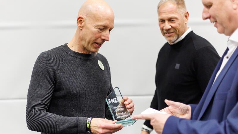 Aufgrund seiner Erfolge, unter anderem zwei deutsche Meistertitel, wurde Dennis Dodt bei der Mitgliederversammlung zum Sportler des Jahres 2023 beim VfL Stade geehrt.
