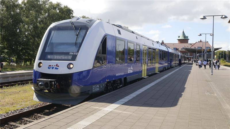 Aufgrund von Wartungsarbeiten und Nachjustierungen sind derzeit nicht alle Wasserstoffzüge der evb auf der Strecke Cuxhaven-Bremerhaven-Bremervörde-Buxtehude im Einsatz. Foto: Archiv/Koppe