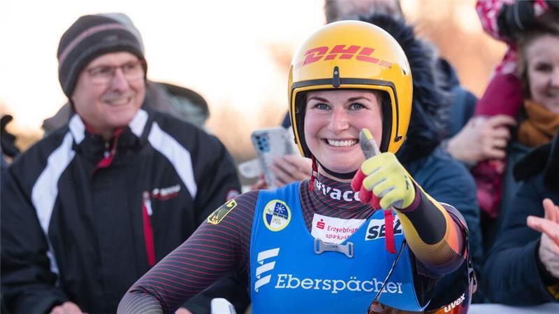 Rodel-Weltmeisterin Taubitz doch noch Weltcup-Gesamtsiegerin Aufholjagd gekrönt: Julia Taubitz wieder Gesamtweltcup-Siegerin