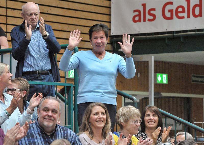 Ein letztes Mal Halle Nord: 74 Tore, viele Erinnerungen und viel Party Aufstiegsheldin Jara Ivancikova.