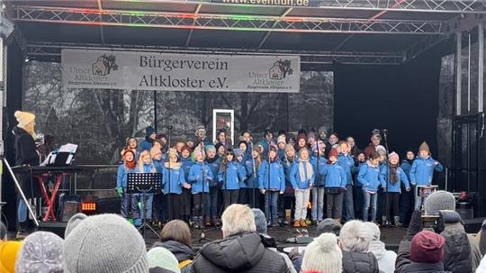 Auftritt der Stieglitze: Beim vorweihnachtlichen Nachmittag des Bürgervereins gab es wieder ein buntes Bühnenprogramm.