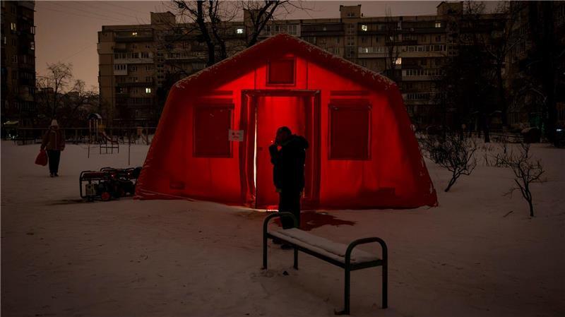 Aufwärmpunkte sind für viele Einwohner Kiews der einzige Zufluchtsort. (Archivbild)